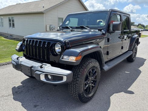 Used 2023 Jeep Gladiator Sport AWD/4WD image 7