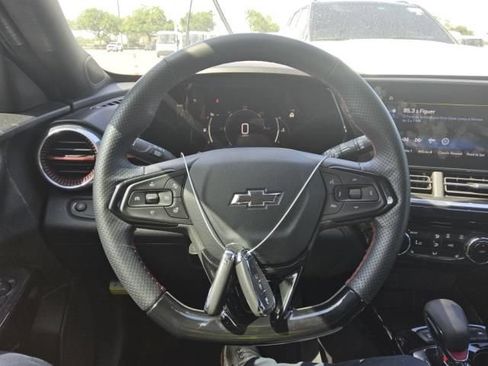 Used 2025 Chevrolet Trax RS w/ Driver Confidence Package FWD image 2