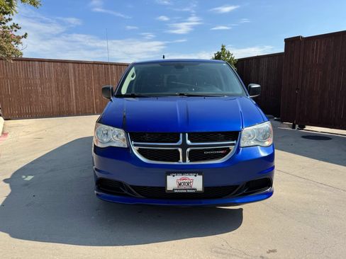 Used 2018 Dodge Grand Caravan SE w/ UConnect Hands-Free Group FWD image 1