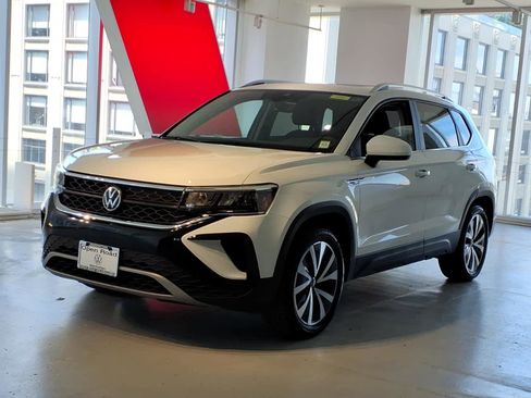 Used 2023 Volkswagen Taos SE w/ Panoramic Sunroof Package AWD/4WD image 1