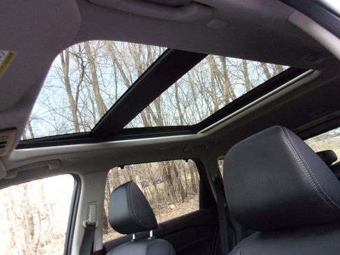 Used 2023 Nissan Rogue SL w/ SL Premium Package image 9