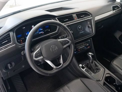 Used 2022 Volkswagen Tiguan SE FWD image 3
