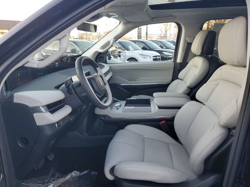 New 2025 Lincoln Navigator L Reserve image 12