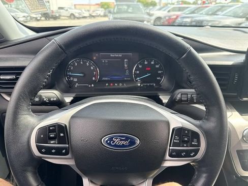 Used 2022 Ford Explorer XLT AWD/4WD image 35