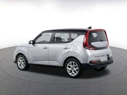 Used 2025 Kia Soul LX w/ LX Technology Package FWD image 6