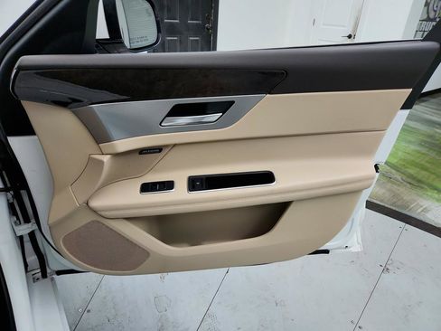 Used 2020 Jaguar XF Prestige image 28