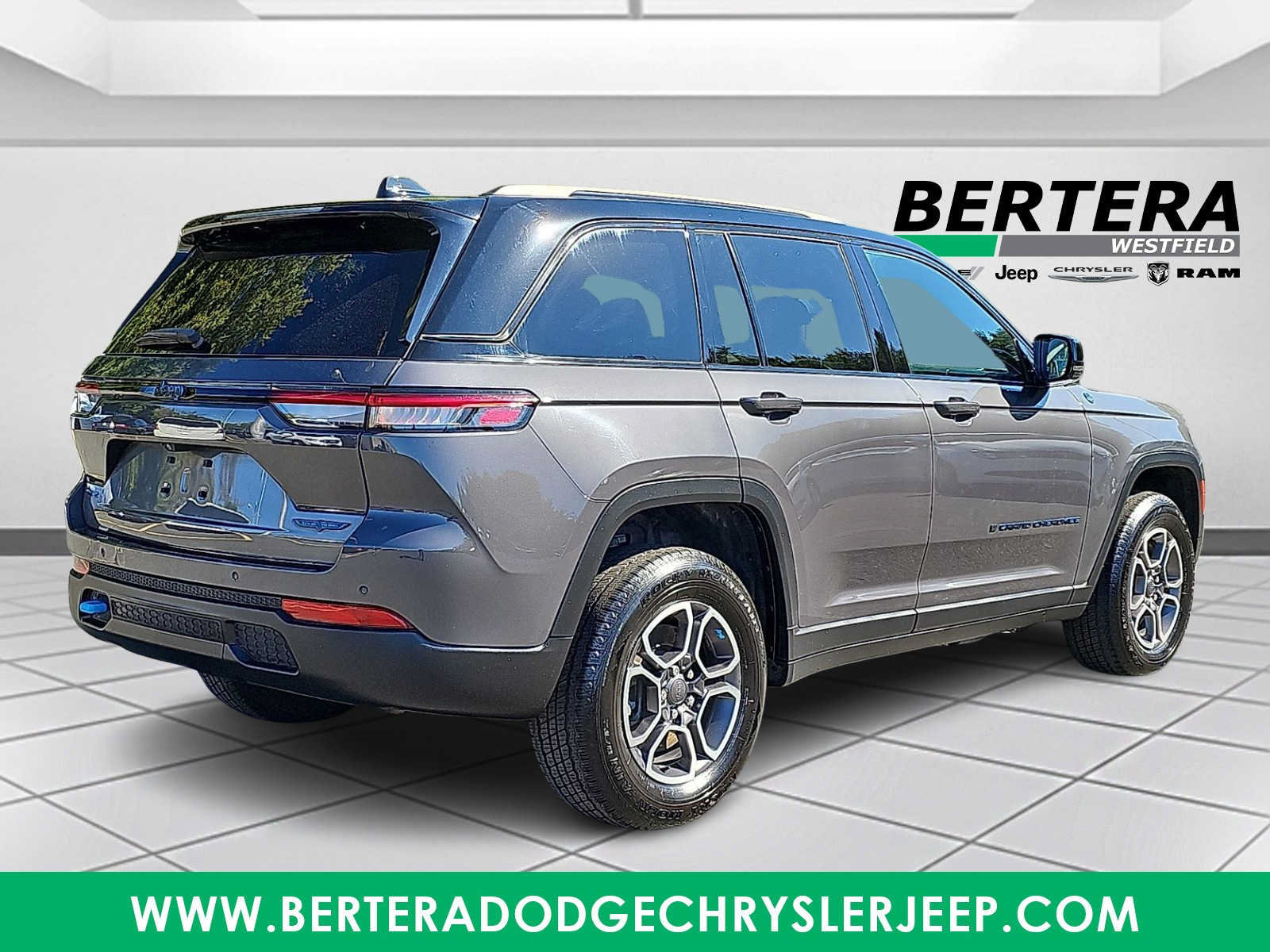 Used 2022 Jeep Grand Cherokee Trailhawk AWD/4WD image 6