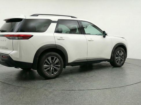 Used 2025 Nissan Pathfinder SV AWD/4WD image 9