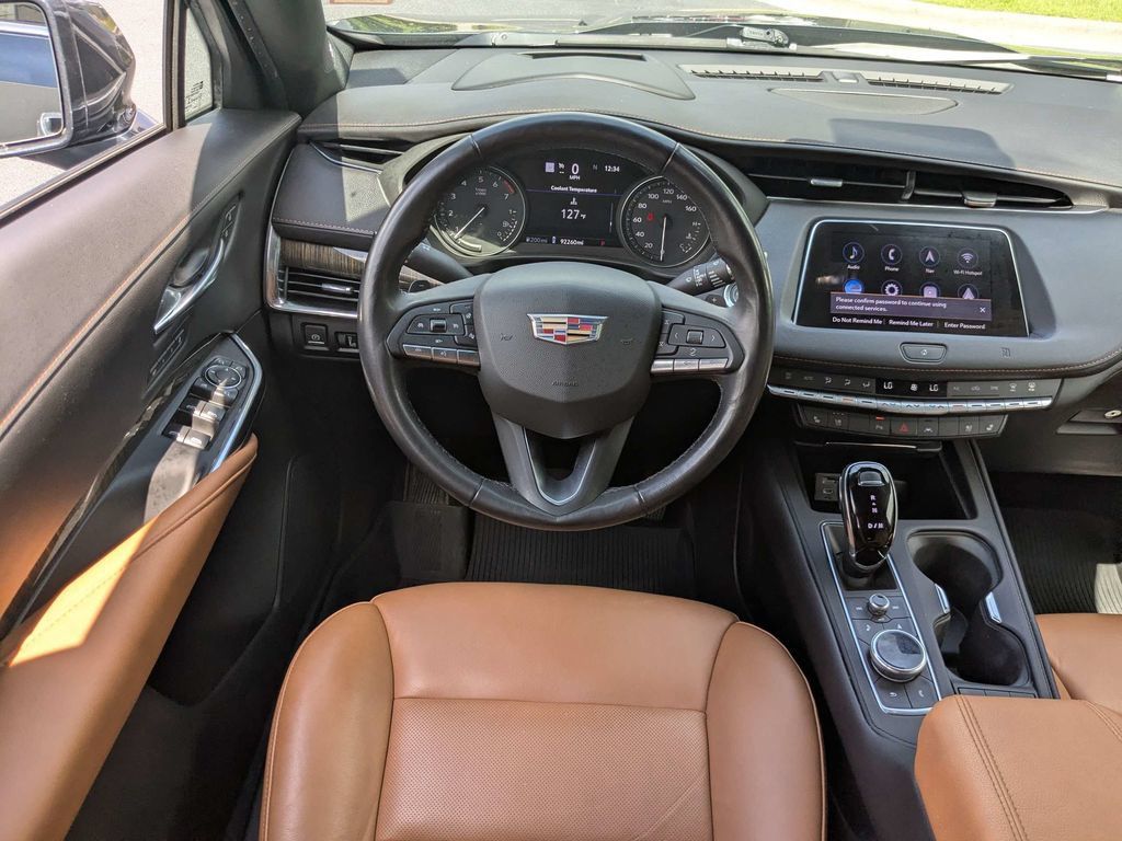 Used 2020 Cadillac XT4 Premium Luxury FWD image 17