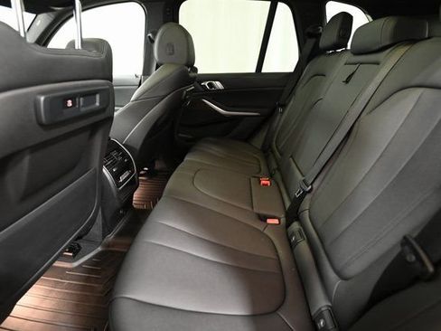 Used 2022 BMW X5 xDrive40i w/ Parking Assistance Package image 9