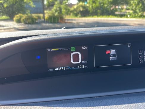 Used 2016 Toyota Prius Three Touring FWD image 3