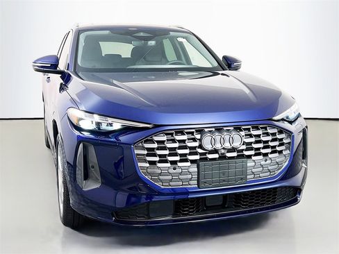 New 2025 Audi Q5 Prestige image 2