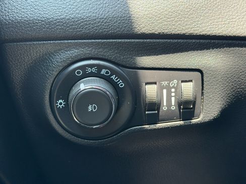 Used 2021 Jeep Compass Latitude w/ Sun and Sound Group FWD image 26