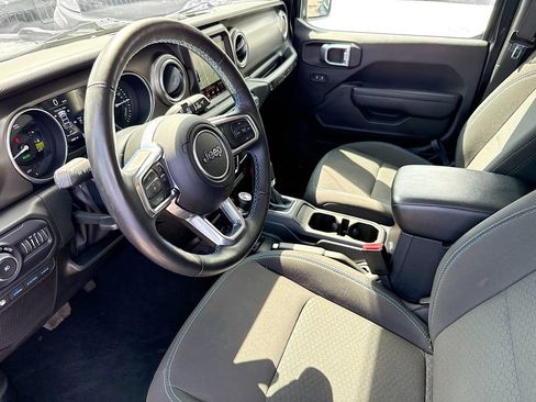 Used 2022 Jeep Wrangler Unlimited Rubicon 4xe w/ Cold Weather Group AWD/4WD image 25