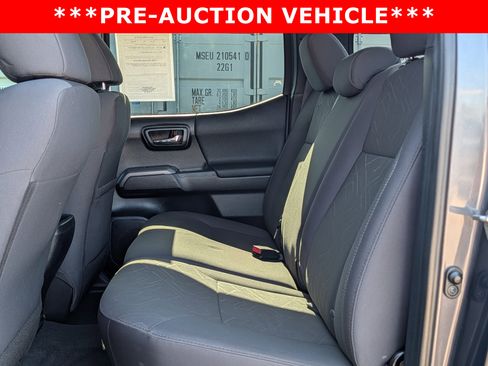 Used 2016 Toyota Tacoma TRD Off-Road w/ Premium & Technology Package AWD/4WD image 15