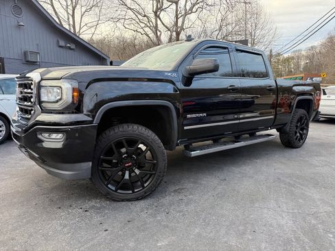 Used 2017 GMC Sierra 1500 SLT w/ SLT Premium Package image 2