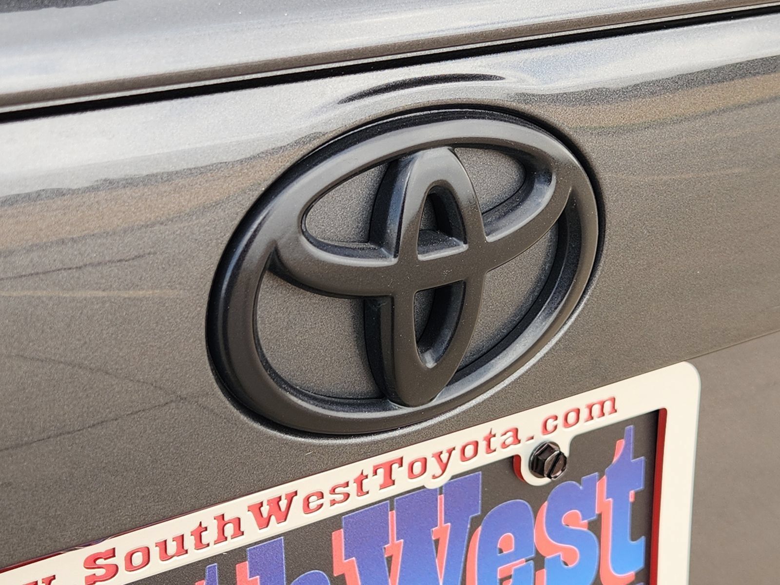 Used 2021 Toyota RAV4 LE FWD image 12