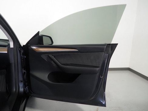 Used 2024 Tesla Model Y 2WD image 56