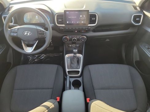 Certified 2025 Hyundai Venue SE image 10