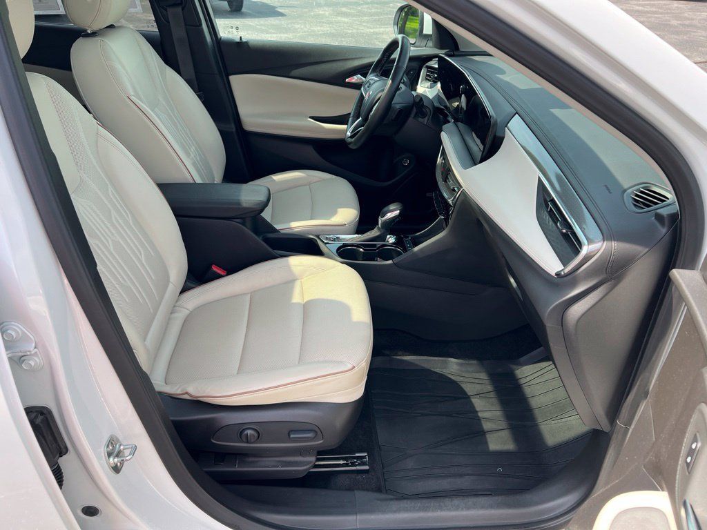 Used 2025 Buick Encore GX Avenir w/ Avenir Technology Package AWD/4WD image 34