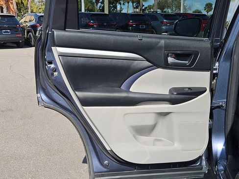 Used 2018 Toyota Highlander XLE image 15