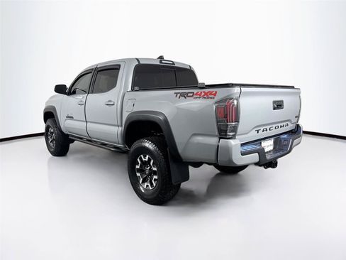 Used 2020 Toyota Tacoma TRD Off-Road AWD/4WD image 11