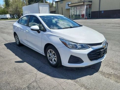 Used 2019 Chevrolet Cruze LS FWD image 3