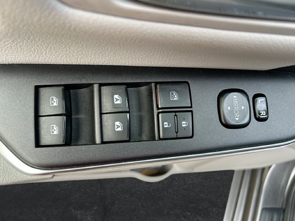 Used 2016 Toyota Camry SE FWD image 13