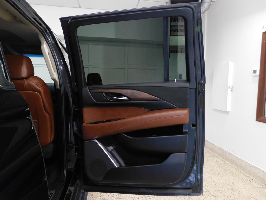 Used 2019 Cadillac Escalade ESV Luxury AWD/4WD image 94