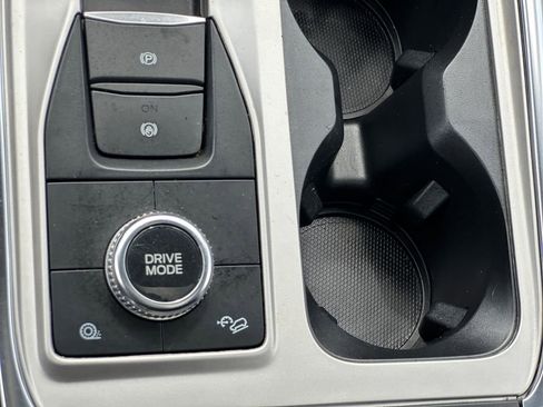 Used 2022 Ford Explorer XLT w/ Equipment Group 202A image 18