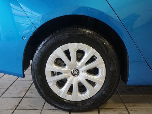 Certified 2019 Toyota Prius LE FWD image 28