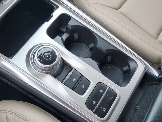 Used 2020 Ford Explorer XLT w/ Equipment Group 202A RWD image 20
