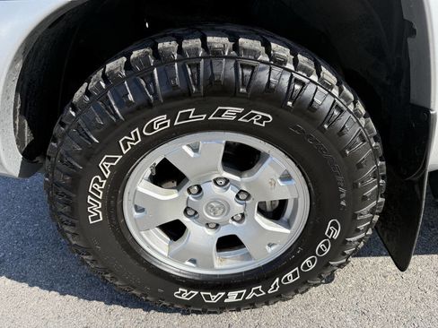 Used 2011 Toyota Tacoma 4x4 Double Cab w/ TRD Off-Road Pkg image 30