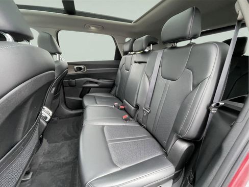 Used 2023 Kia Sorento S w/ Panoramic Sunroof Package AWD/4WD image 15