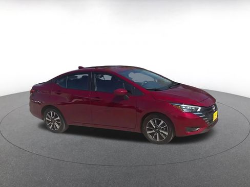 Used 2025 Nissan Versa SV image 2