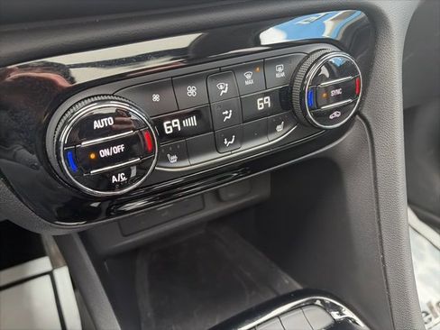 Used 2022 Buick Encore GX Essence w/ Experience Buick Package image 18