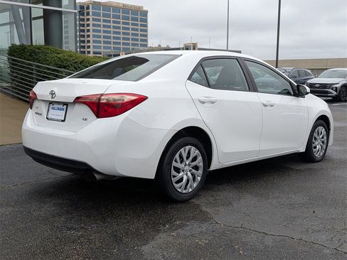 Used 2018 Toyota Corolla LE image 4