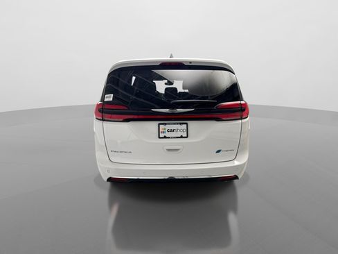 Used 2024 Chrysler Pacifica Limited FWD image 4