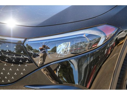 Used 2024 Mercedes-Benz EQB 300 4MATIC image 7