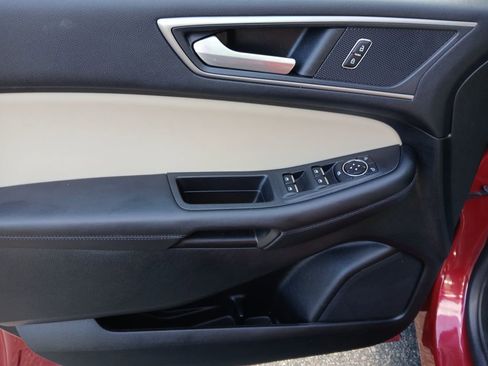 Used 2022 Ford Edge SEL w/ Convenience Package image 11