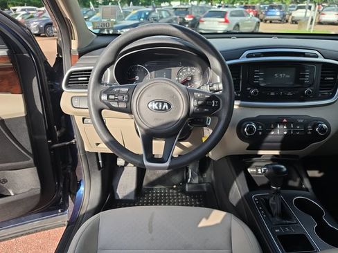 Used 2018 Kia Sorento LX AWD/4WD image 13