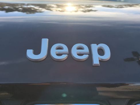 New 2025 Jeep Grand Cherokee L Laredo w/ Luxury Tech Group I RWD image 12