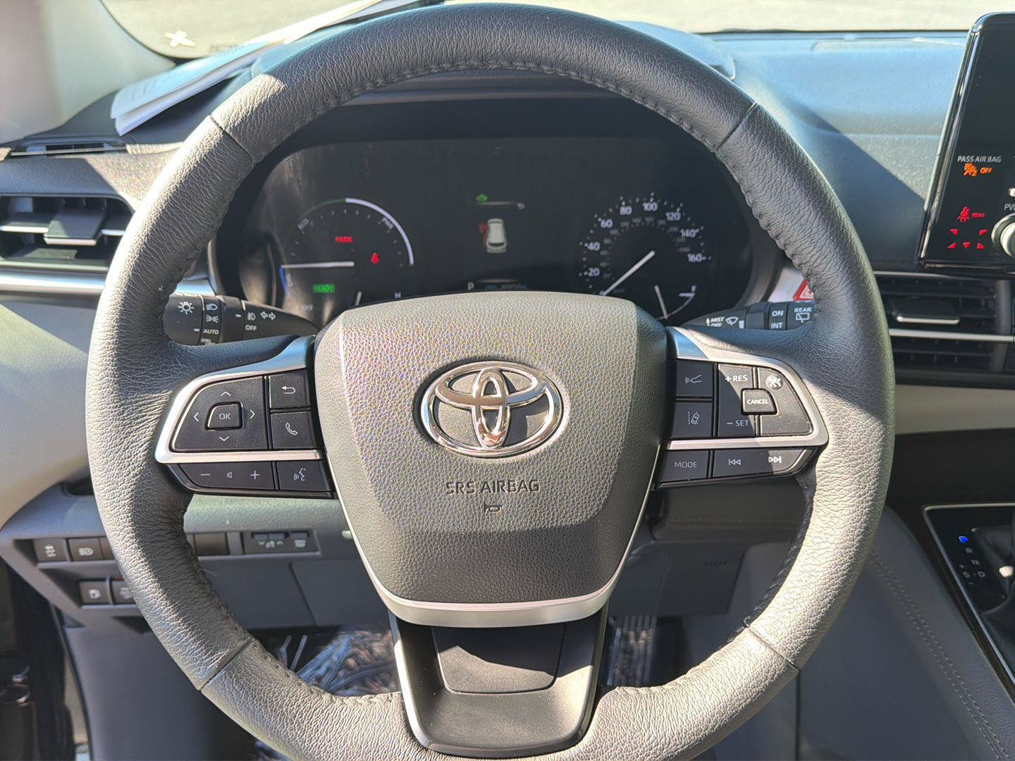 Used 2023 Toyota Sienna XLE FWD image 19