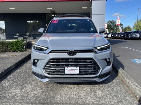 Certified 2025 Toyota Grand Highlander AWD Hybrid image 2