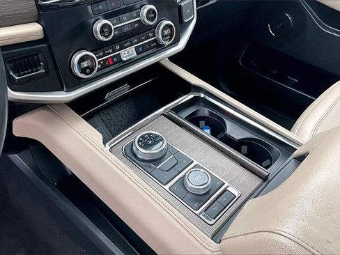 Used 2024 Ford Expedition Limited image 13