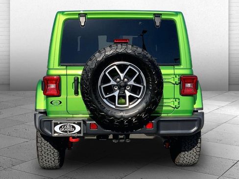 Used 2025 Jeep Wrangler Unlimited Rubicon w/ Convenience Group AWD/4WD image 3