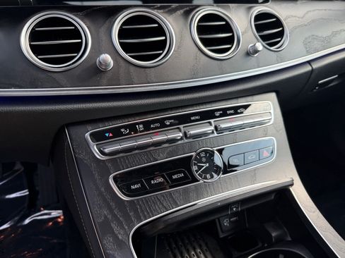 Certified 2019 Mercedes-Benz E 300 4MATIC image 20