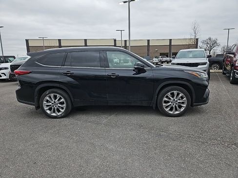 Used 2023 Toyota Highlander Limited image 8