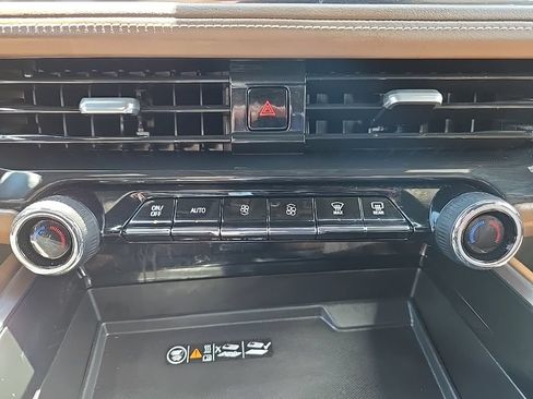 Used 2025 Chevrolet Suburban High Country AWD/4WD image 30