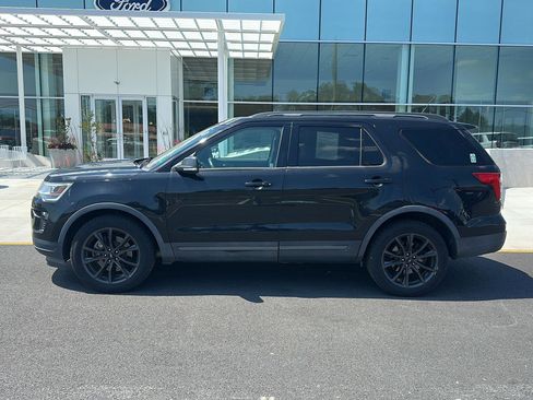 Used 2019 Ford Explorer XLT w/ Equipment Group 202A AWD/4WD image 8